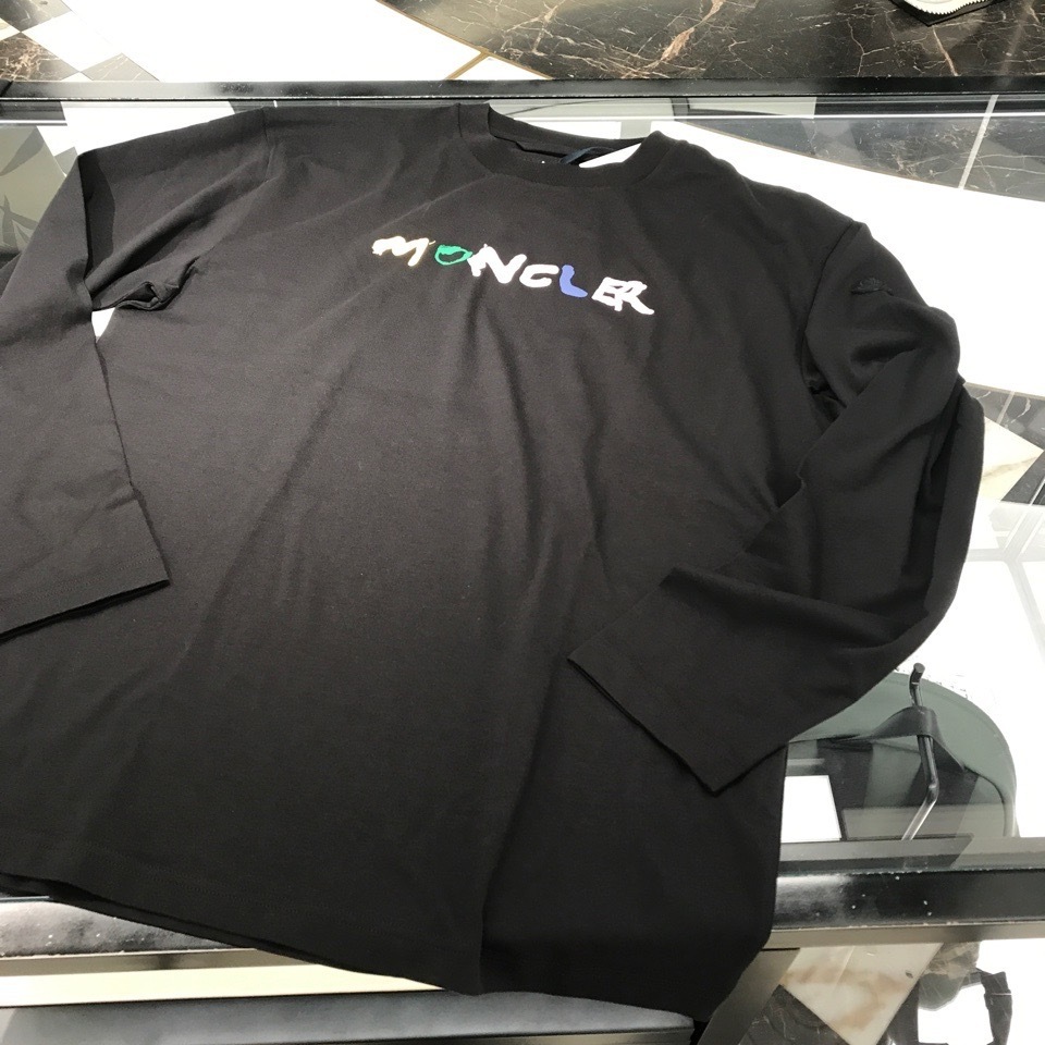 パリ直営店買付！【MONCLER】カラフルロゴ長袖Tシャツ