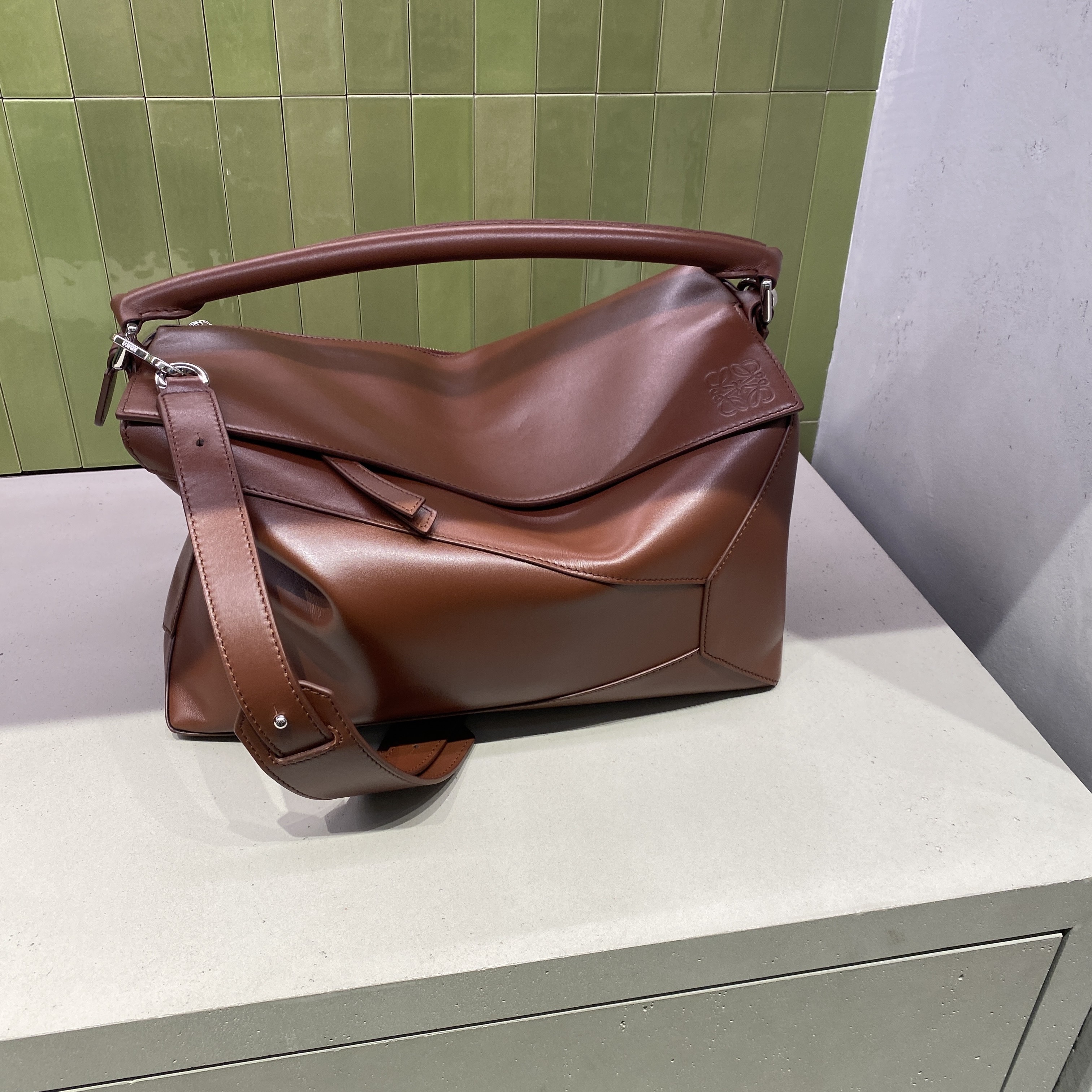 LOEWE☆パズルバッグラージ ブラウニー
