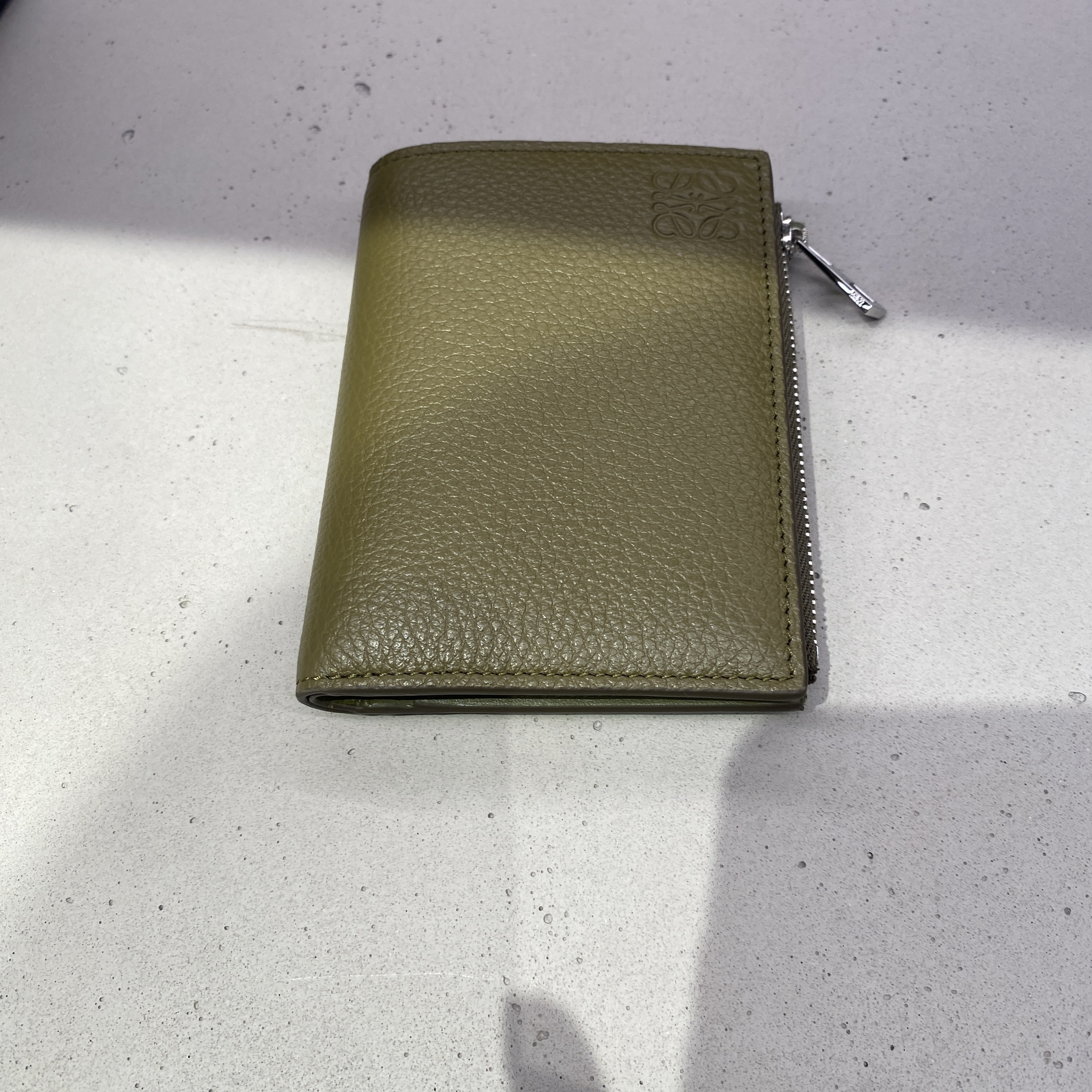 LOEWE☆スリムコンパクトウォレットソフトグレインカーフOlive