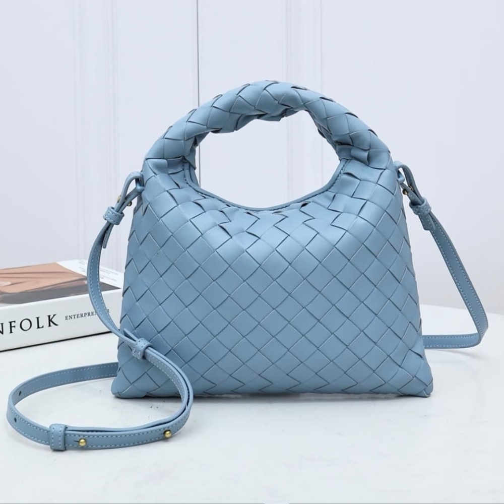24SS【BOTTEGA VENETA】ミニ ホップ ストラップ付 カーフレザー BOTTEGA VENETA】ミニ ホップ ストラップ付き カーフレザー