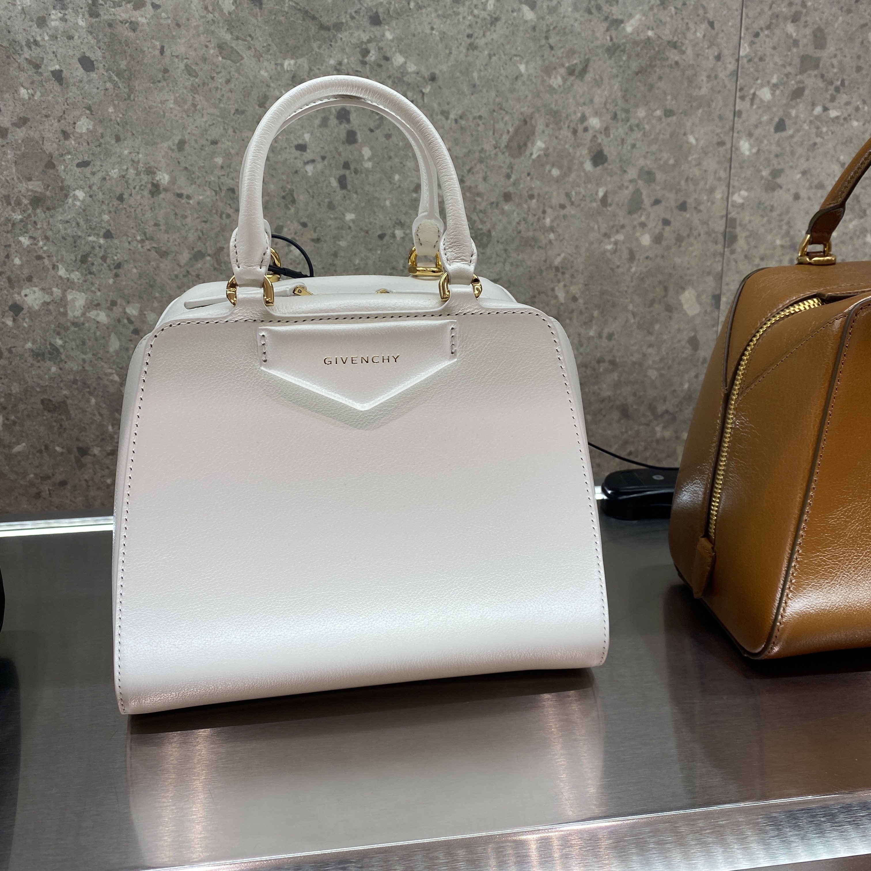 GIVENCHY☆アンティゴナキューブバッグミニ ホワイト
