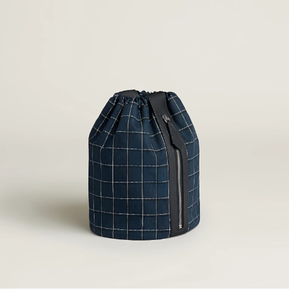 小さめバックとして使える！【HERMES】ポーチ 《Trek-H》