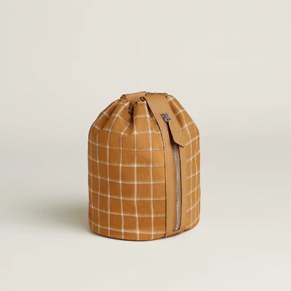 小さめバックとして使える！【HERMES】ポーチ 《Trek-H》