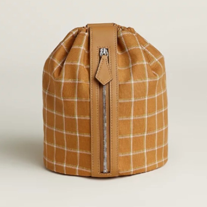 小さめバックとして使える！【HERMES】ポーチ 《Trek-H》
