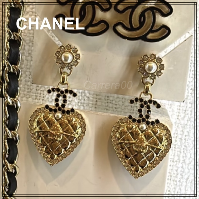 存在感抜群【CHANEL】ゴージャスなハートピアス CCマーク