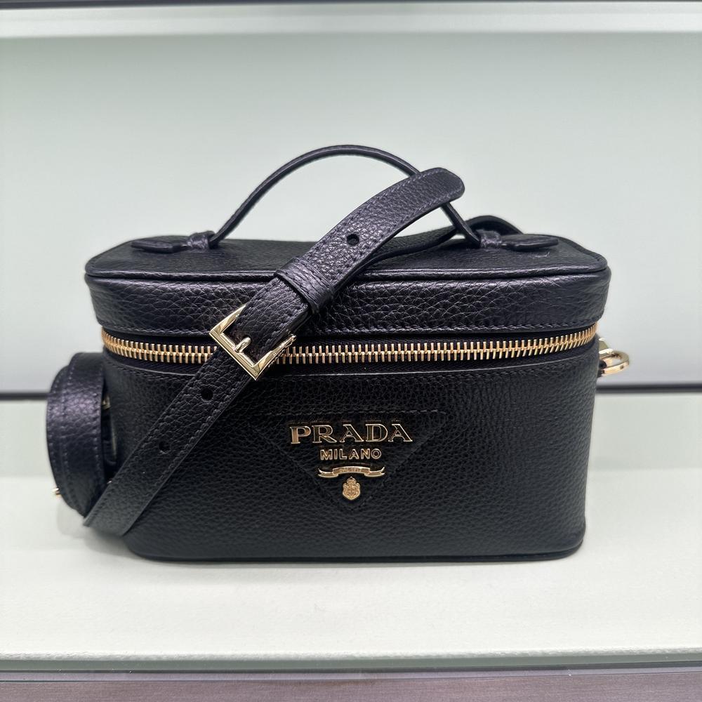 お気に入り♪◇Logo バッグ◇PRADA