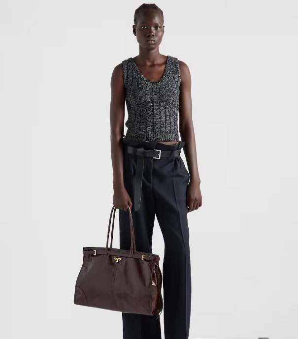 《送料無料》 PRADA Large leather handbag