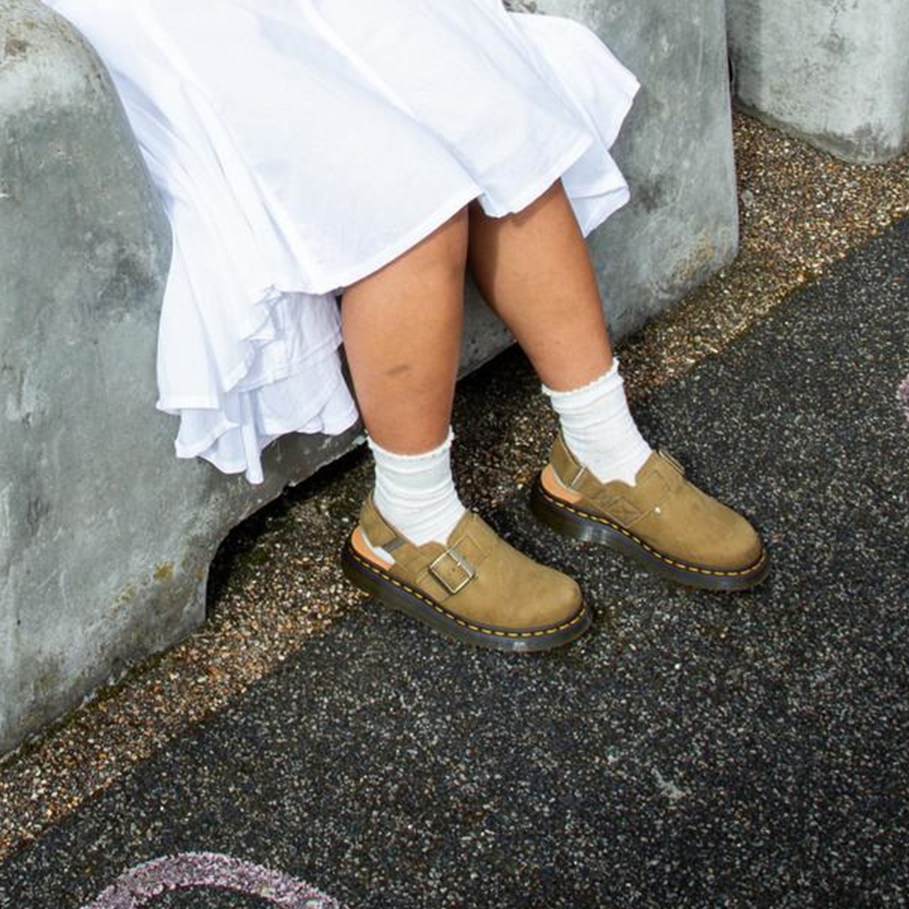 格上の見た目と履き心地 Dr. Martens JORGE II スエードサンダル 格上の見た目と履き心地 Dr. Martens JORGE II レザーサンダル