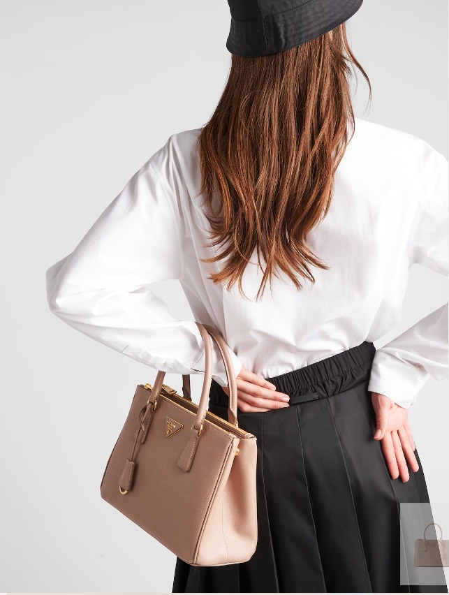 《送料無料》PRADA Medium Prada Galleria Saffiano leather bag