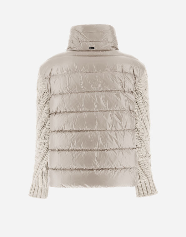 《送料無料》 HERNO CAPE IN NYLON ULTRALIGHT & INFINITY BRAID