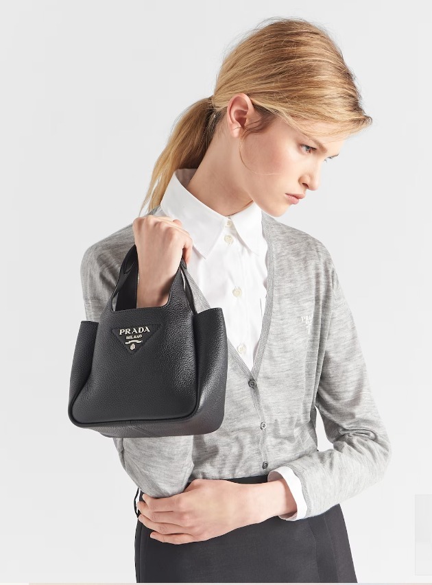 《送料無料》 PRADA Leather mini bag