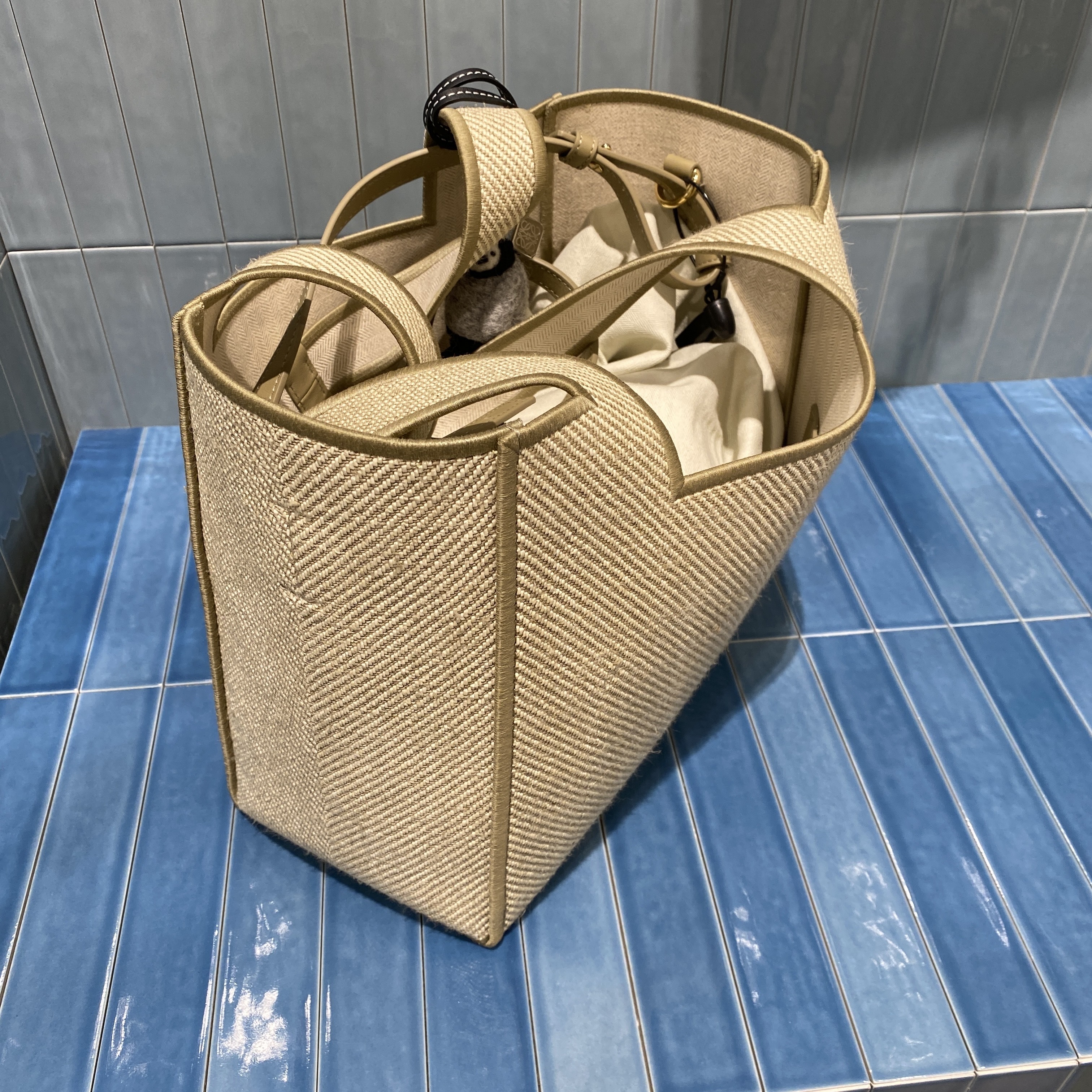 LOEWE☆ロエベフォントトートミディアムジャカードキャンバス LOEWE Font キャンバスジャカード ミディアム トートバッグ 刺繍