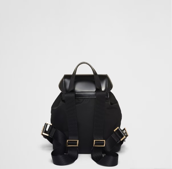 《送料無料》 PRADA Medium ReNylon & brushed leather backpack