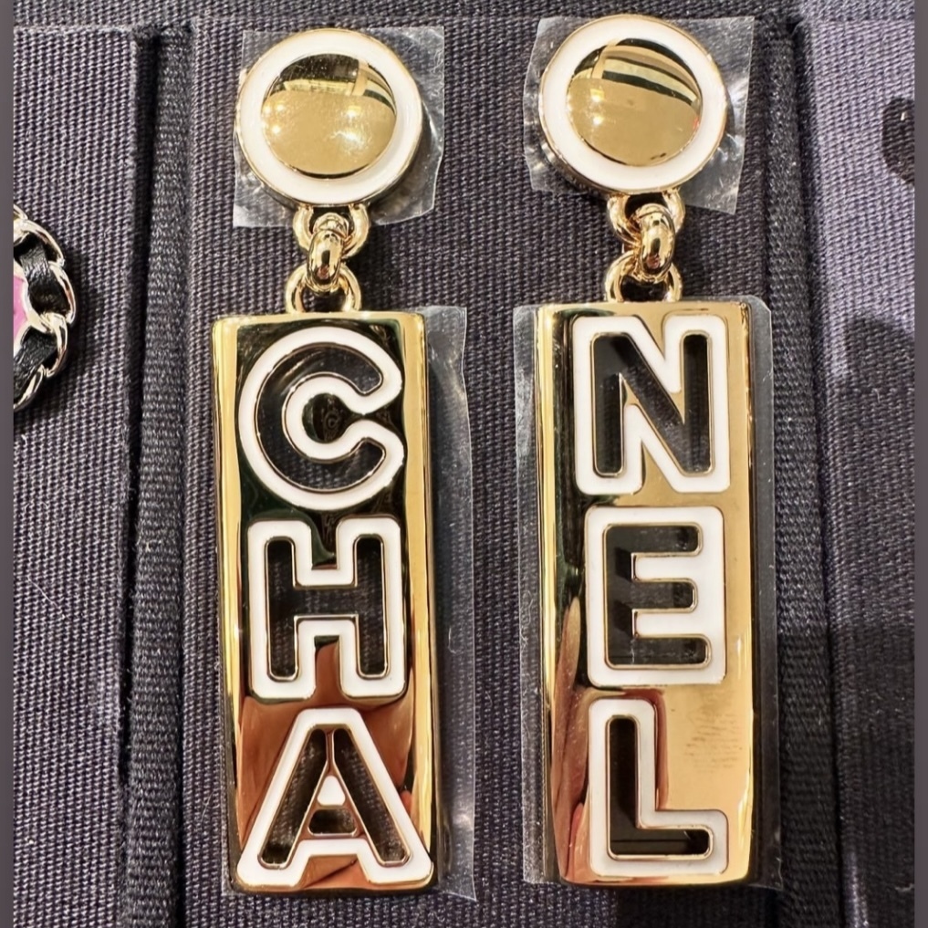 存在感抜群【CHANEL】ゴージャスなシャネルピアス