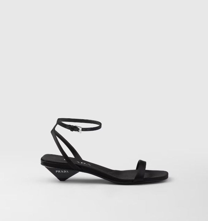 《送料無料》 PRADA Satin sandals