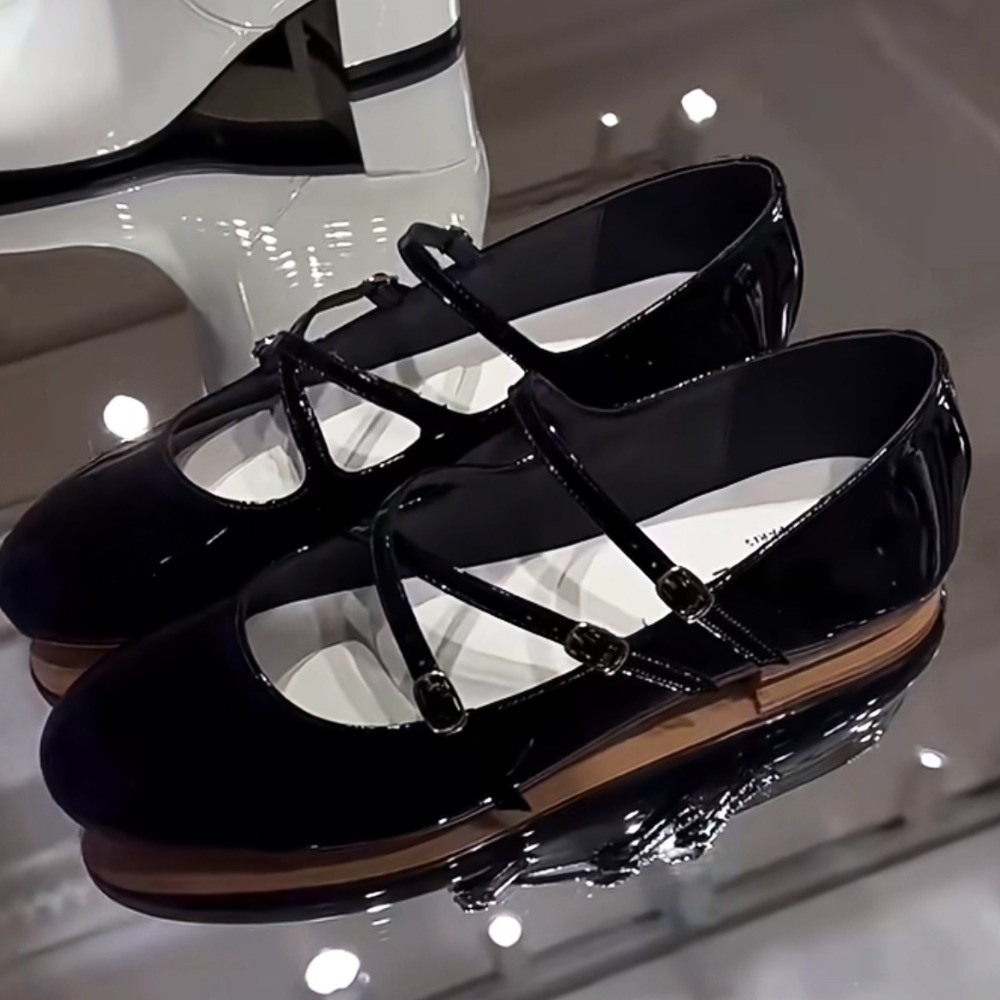 《上品で可愛い》【CELINE】 クリスクロス ベビーズ パンプス