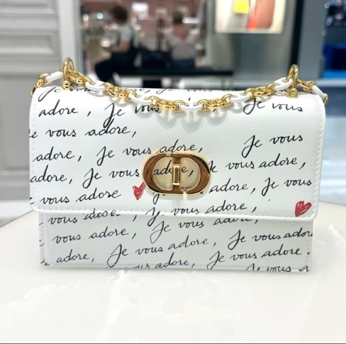 どんなシーンでも合う☆【DIOR】Dioramour Miss Caro ミニバッグ