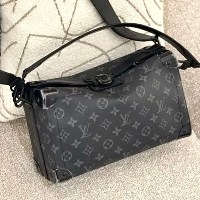 シックに決まる☆【LOUIS VUITTON】ソウル・トランク EW ソウル・トランク トリヨン・モノグラム｜ルイ・ヴィトン 公式