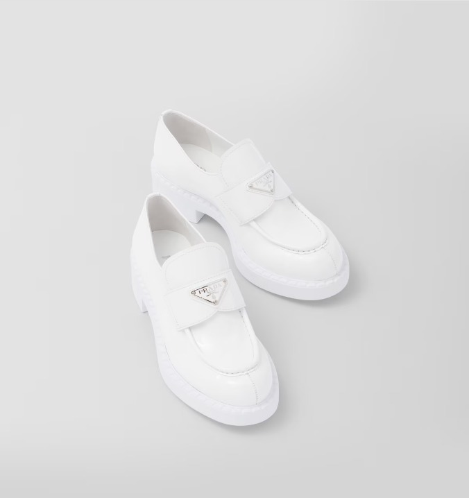 《送料無料》 PRADA Chocolate patent leather loafers
