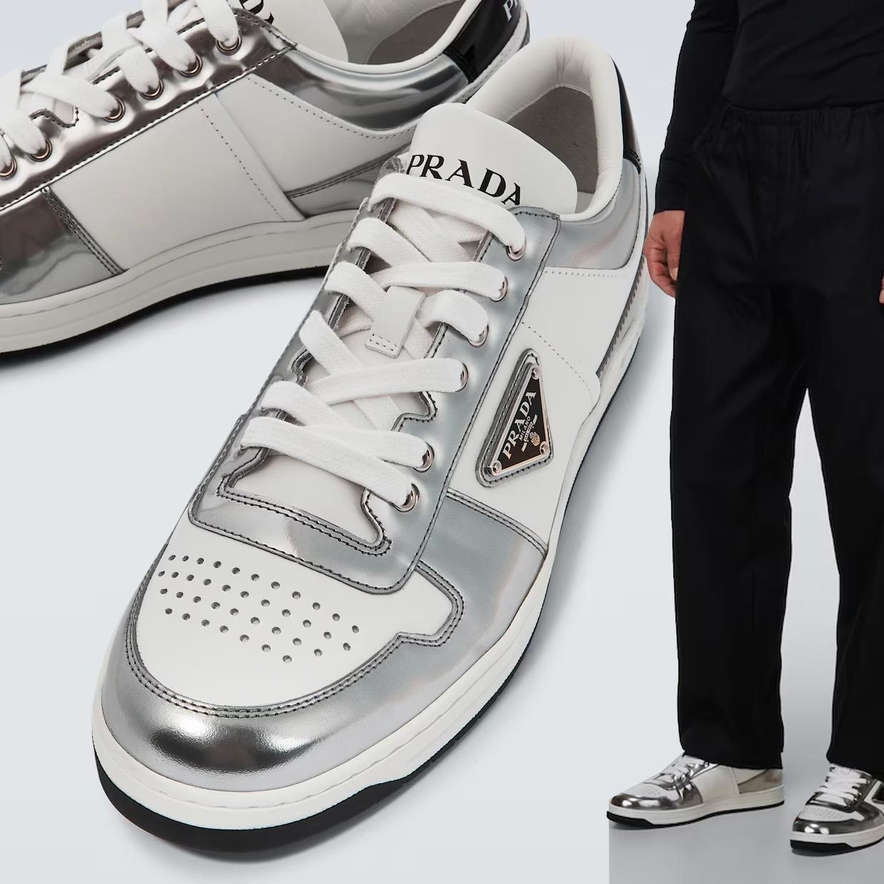 【PRADA】ダウンタウン レザー スニーカー シルバー 白 ロゴ