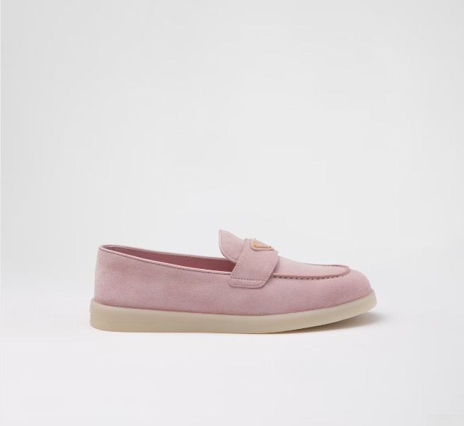 《送料無料》 PRADA Suede leather loafers