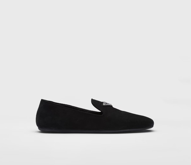 《送料無料》 PRADA Suede loafers