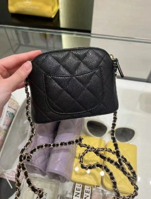 《重宝サイズ☆》CHANEL チェーンクラッチ ジップポシェット
