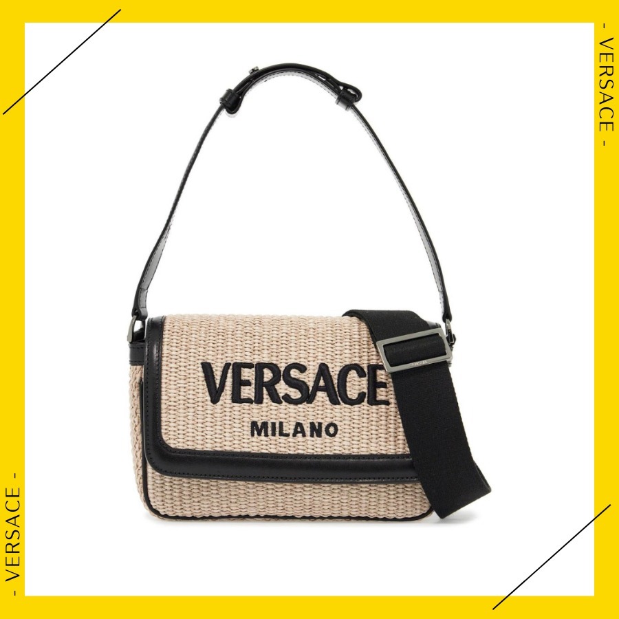 緑財布シャツパンツ金キーリング靴にVERSACEヴェルサーチバッグ