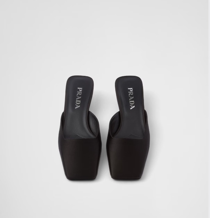 《送料無料》 PRADA Satin mules