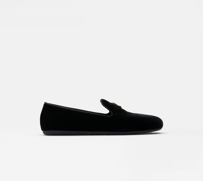 《送料無料》 PRADA Velvet loafers
