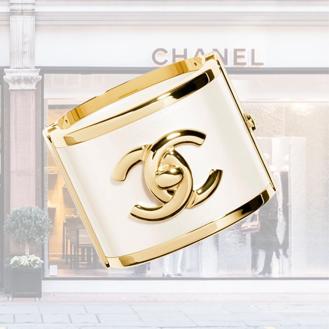 【CHANEL】バングル CCロゴ ワンピースに合う ホワイト 24AW