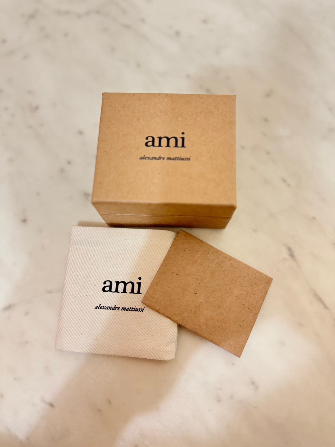 AMI PARIS Ami de Coeur ハート ロゴ フープピアス 両耳用 AMI PARIS Ami de Coeur ハート ロゴ フープピアス 両耳用 (AMI