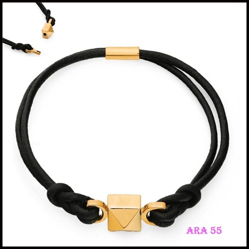 VALENTINO正規品/送料/関税込み ロックスタッド bracelet