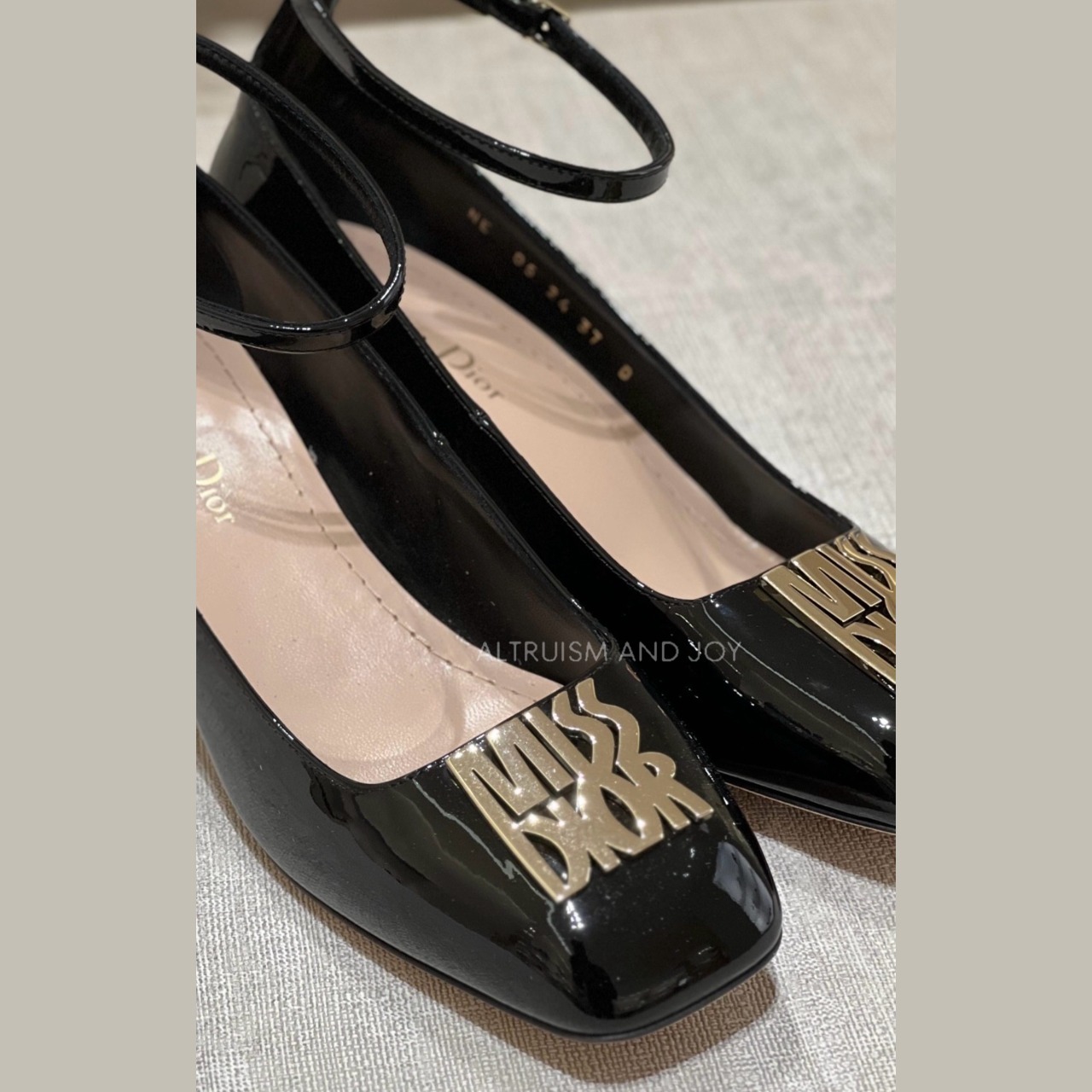 【レトロでモダンなディテール♪】DIOR Miss Dior パンプス レトロでモダンなディテール♪】DIOR Miss Dior パンプス