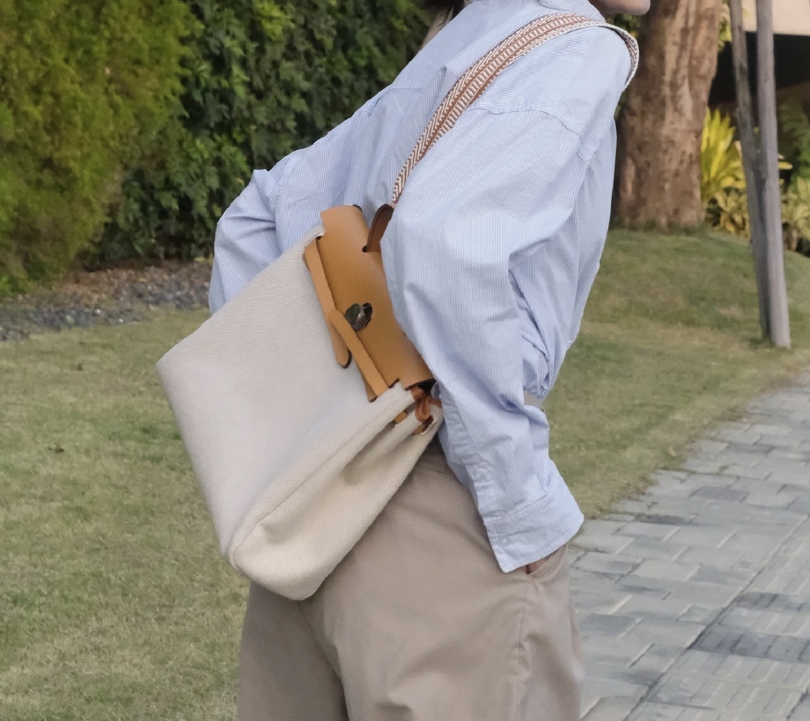 コーデに馴染むカラー ストラップを変えても◎Hermes Herbag 31 ☆コーデに馴染む☆ カラー付け替え可能 Hermes Herbag 31