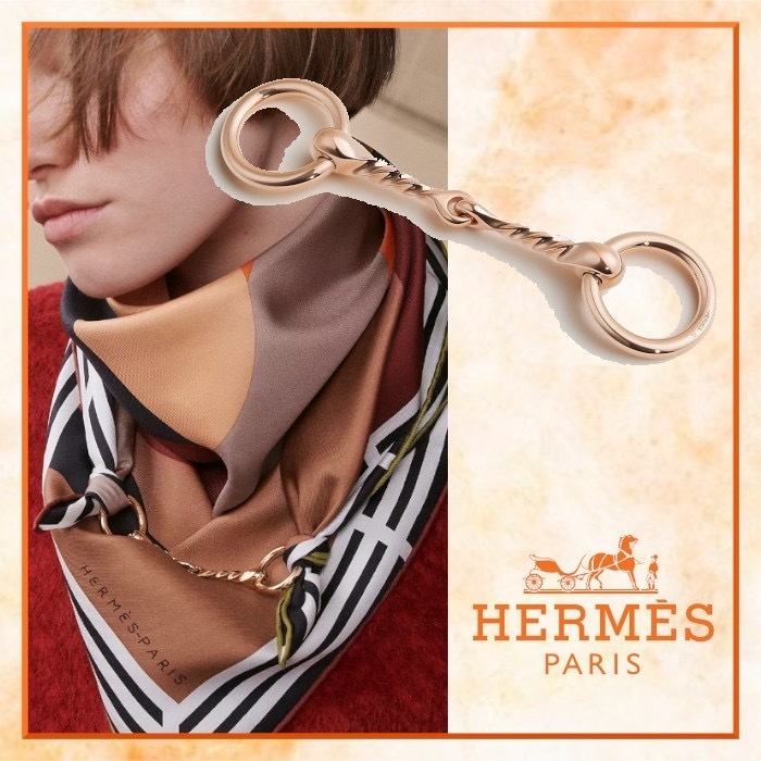 スカーフアレンジが楽しいHermesモール・トルサドスカーフリング