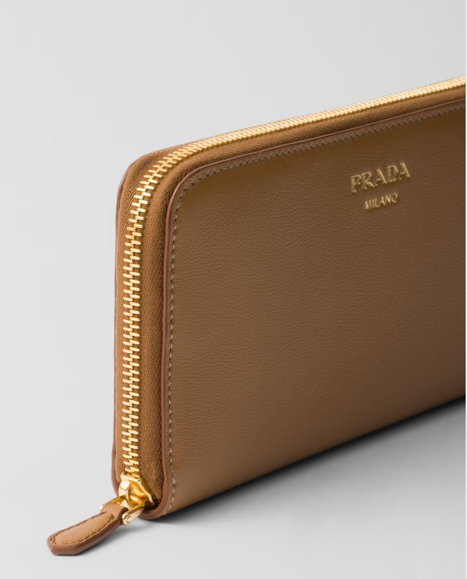 《送料無料》 PRADA Large leather wallet