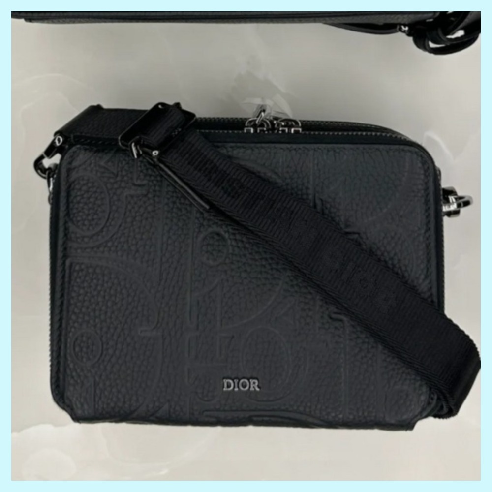 【お洒落♪】Dior ストラップ付きジップポーチ