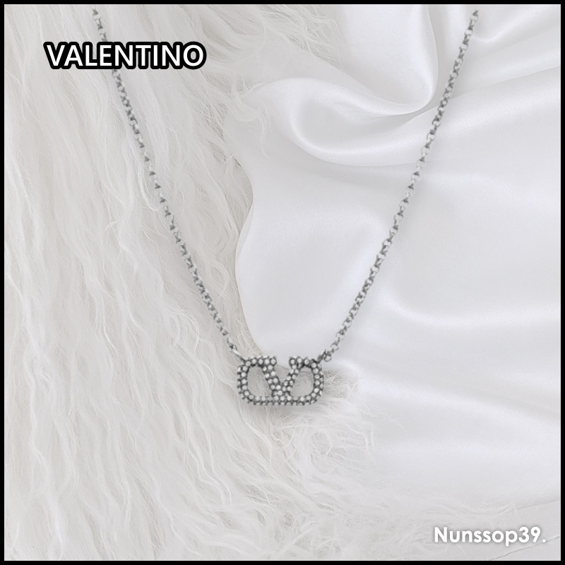 《VALENTINO》 ガラバニークリスタル V ロゴ ネックレス