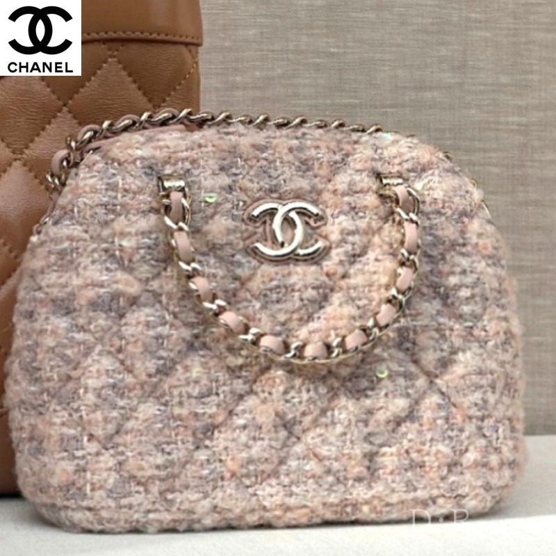 フェミニンなカラー♡【CHANEL】チェーン付きクラッチ