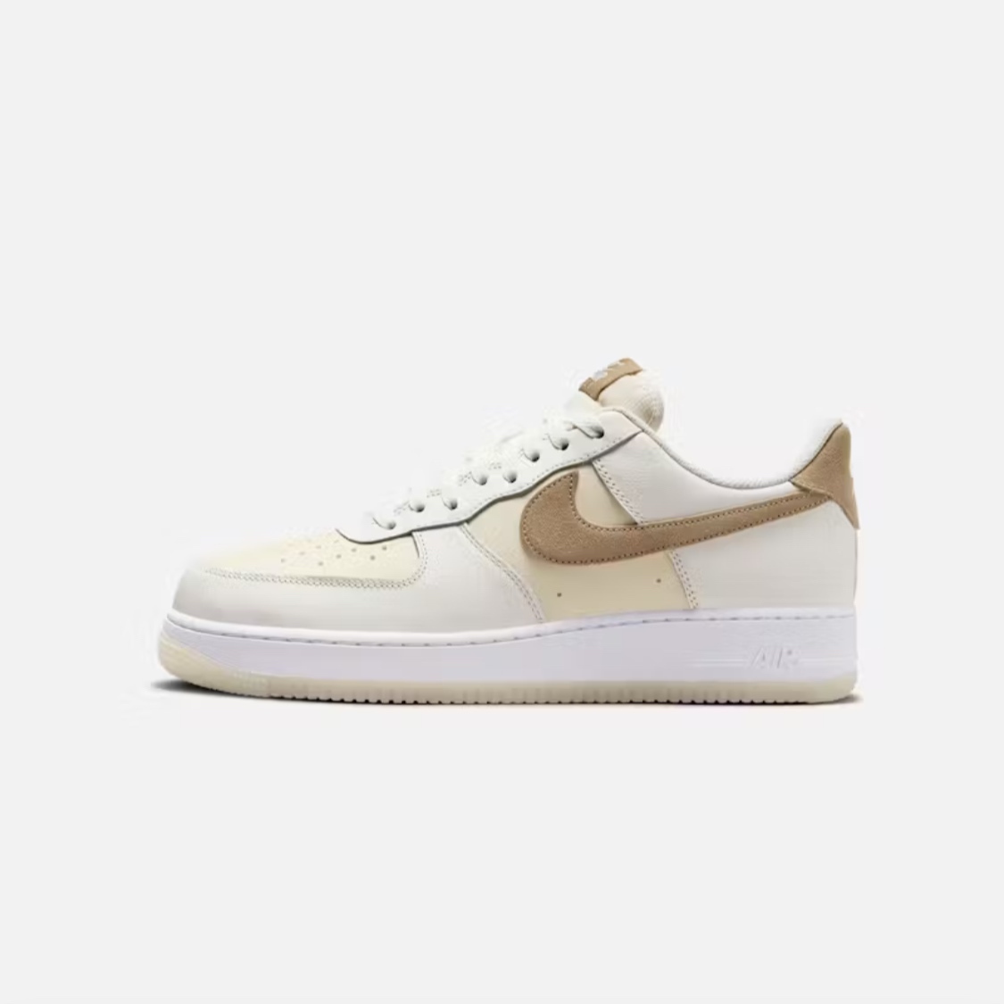★ナイキ★追跡有/送料関税込 Nike Air Force 1 '07 LV8 ☆ナイキ☆送料関税込 Air Force 1 Low 07 LV8 正規品 追跡可