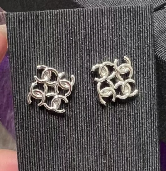 CCマークで形取られたスクエアが新鮮！ユニーク CHANEL ピアス
