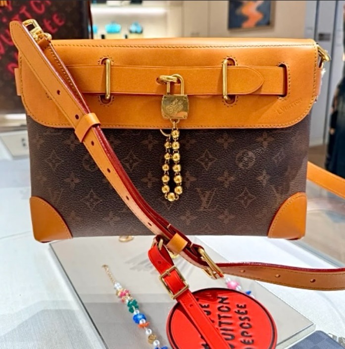 デザインがお洒落【LOUIS VUITTON】スティーマー・クロスボディ