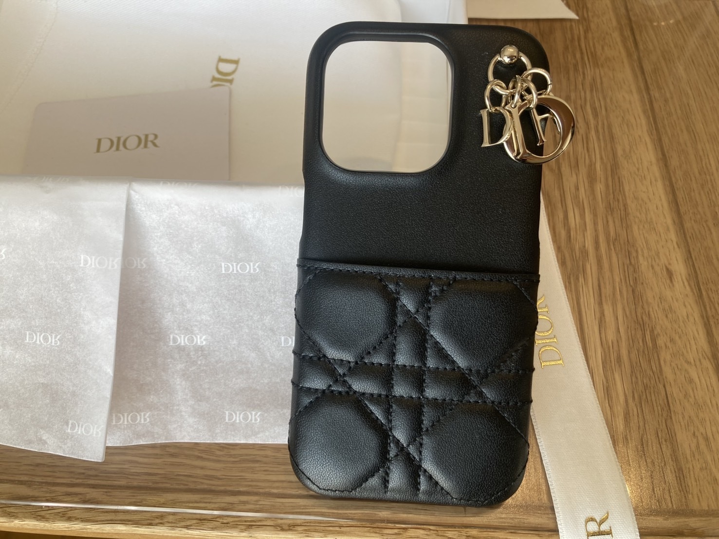 DIOR | 【日本限定】Lady Dior iPhone 15 Pro ケース カナージュ