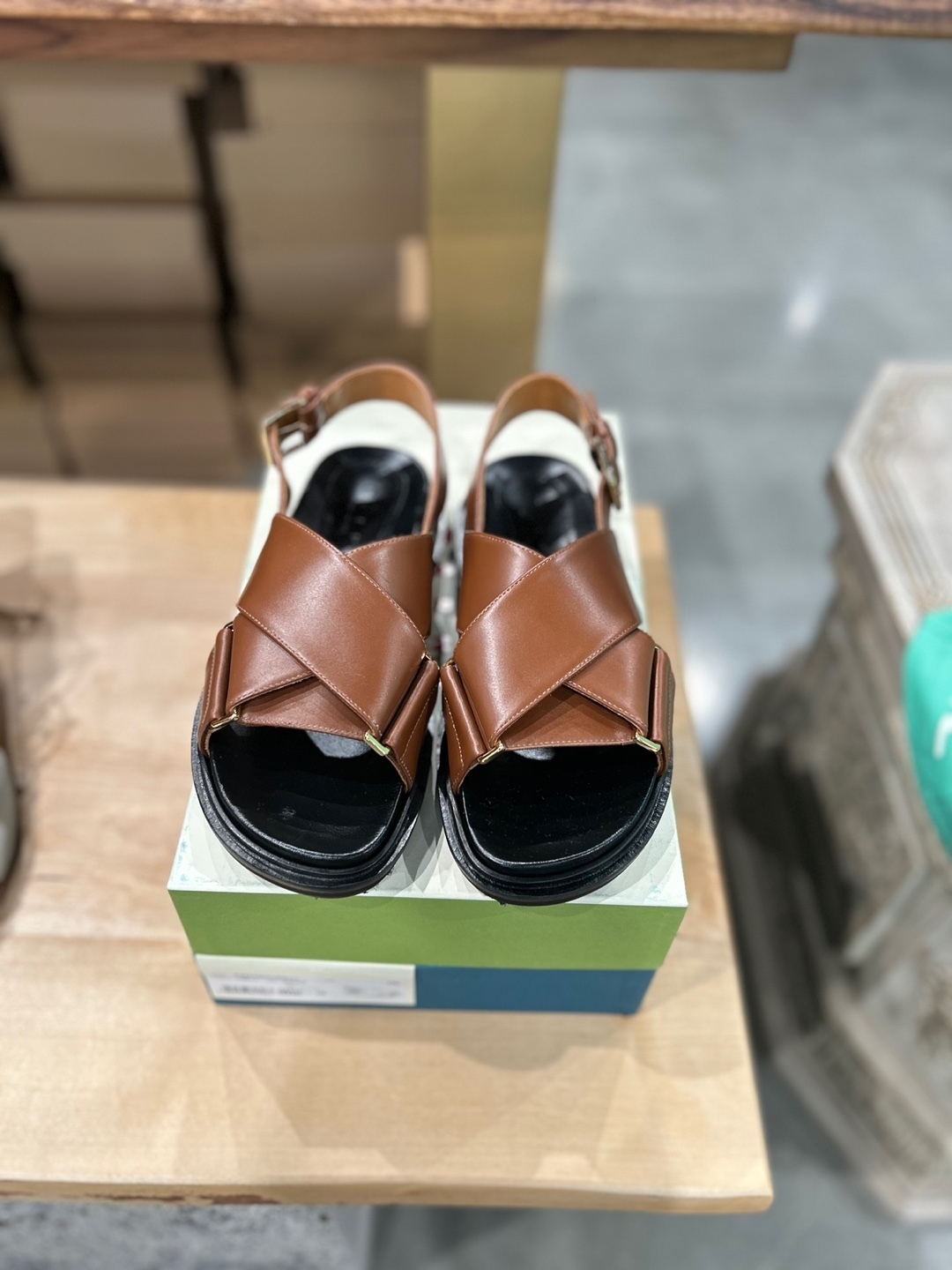 MARNI｜マルニ カーフスキン クロス サンダル FBMS005201 P3614