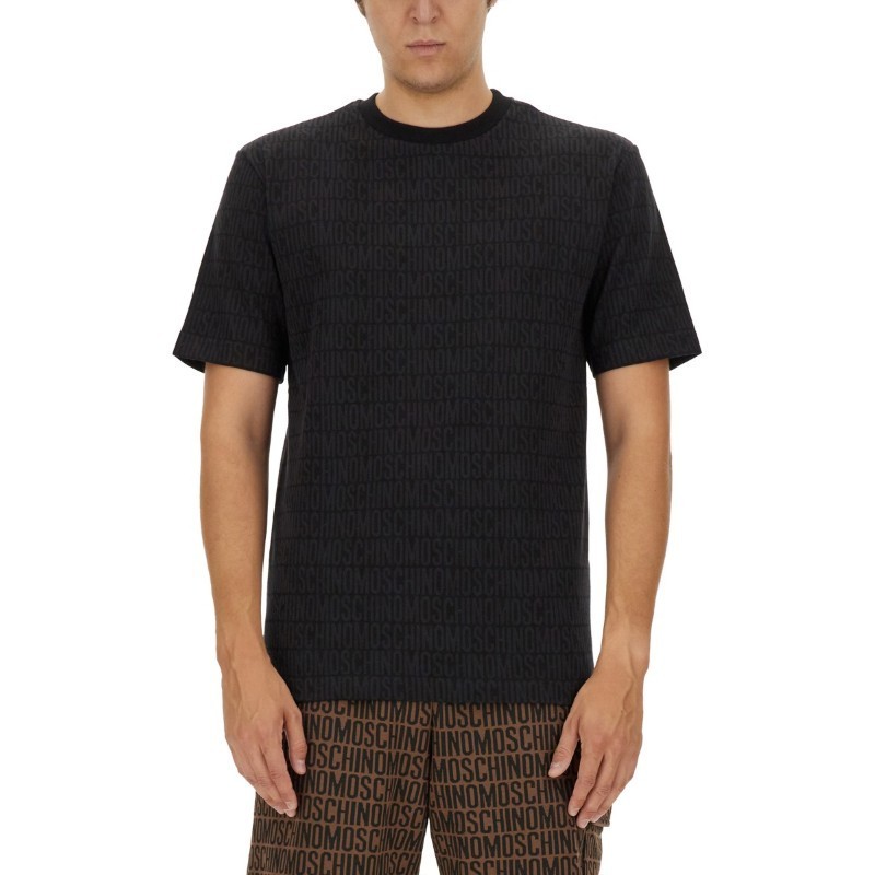 Tシャツ・カットソー Moschino FW24 T-SHIRT WITH ALL OVER LOGO (07027645 1555)