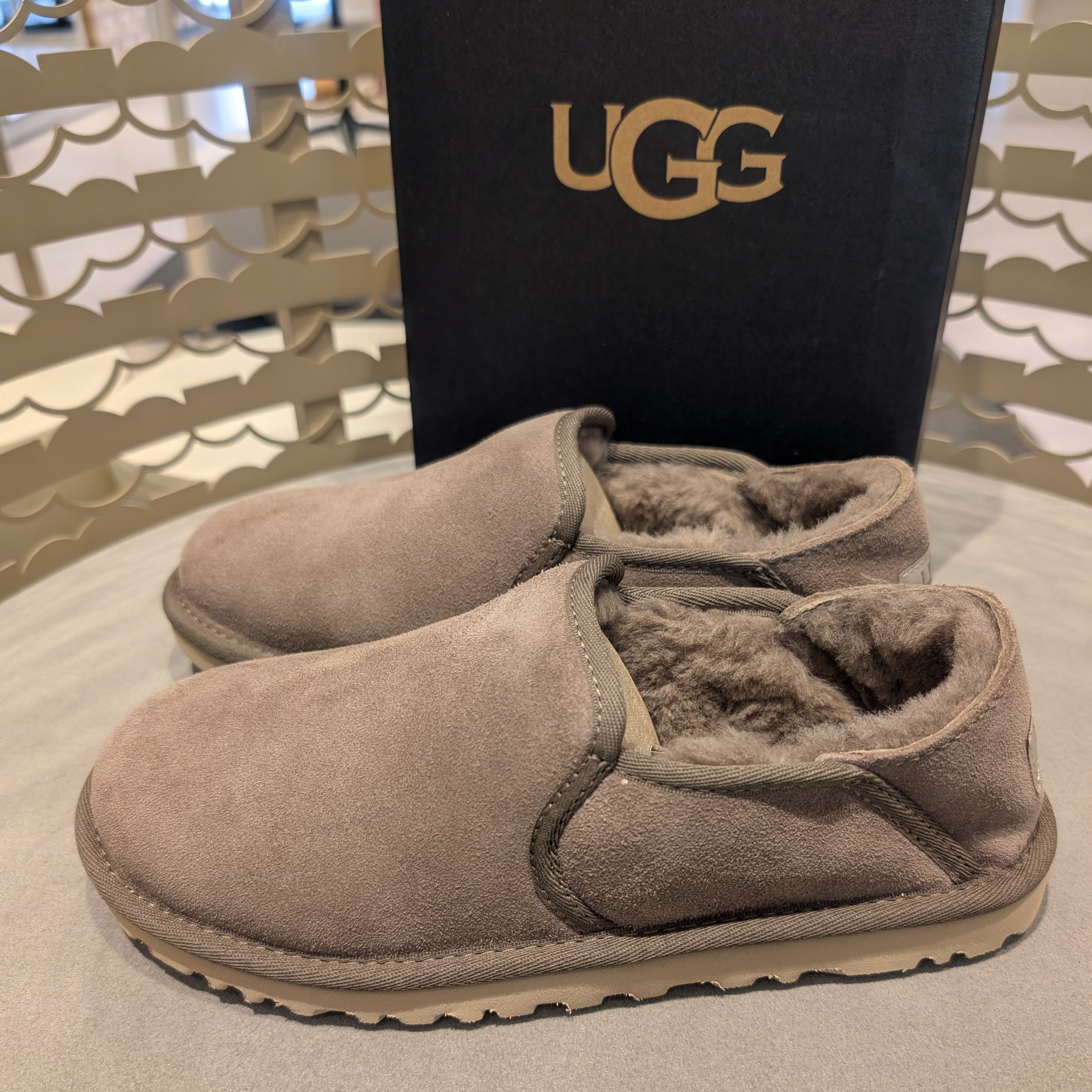 sale!国内即発送☆UGG Kenton 大人気ムートンスリッポン
