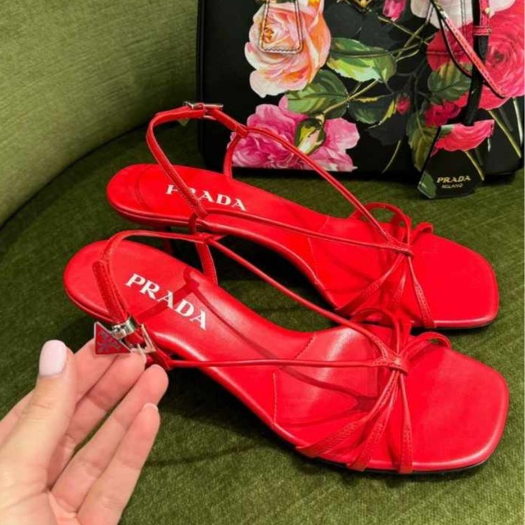 PRADA トライアングルロゴ付 レザー ヒールサンダル 5.5cm
