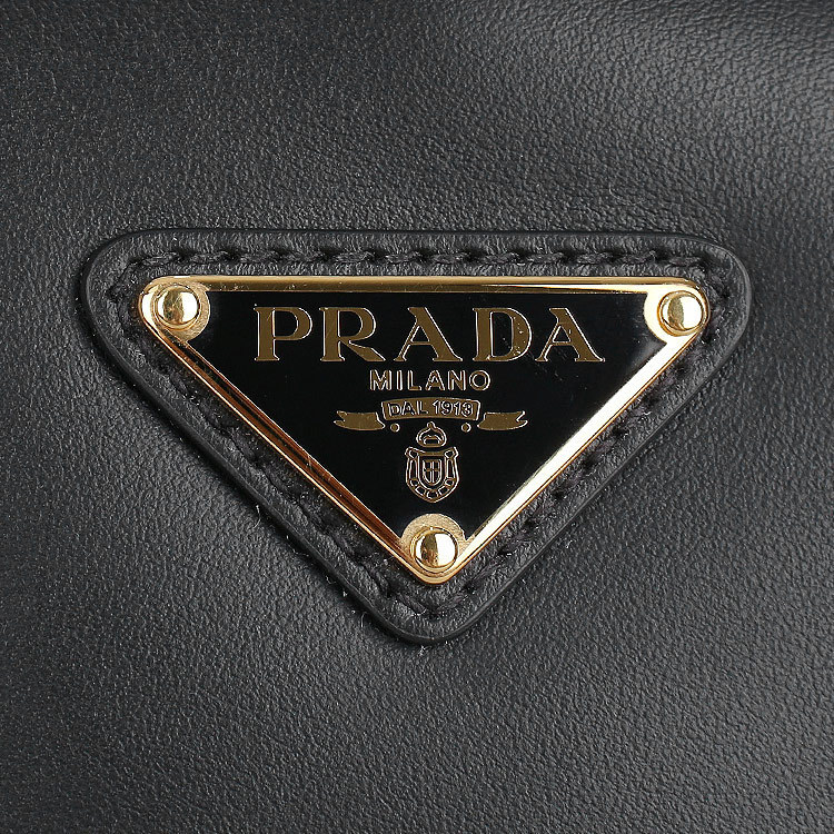《PRADA》 ロゴ レザー ショルダー バッグ