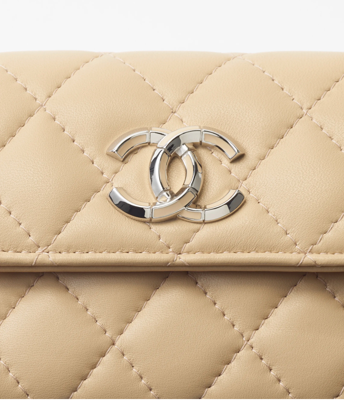 《24B》使い勝手抜群☆【CHANEL】スモール フラップ ウォレット